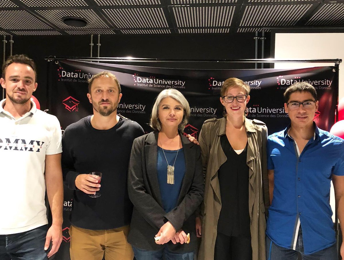 DataUniversity_'s tweet photo. L’équipe de l’école félicite encore une fois les étudiants #DataAnalyst et #DataScientist de la promo Mai 2019 qui ont reçu leurs #diplômes. Toutes nos félicitations aux professeur(e)s pour le travail accompli. 
Nous vous souhaitons beaucoup de succès dans vos projets d’avenir ! https://t.co/8FZ20Wgyxf