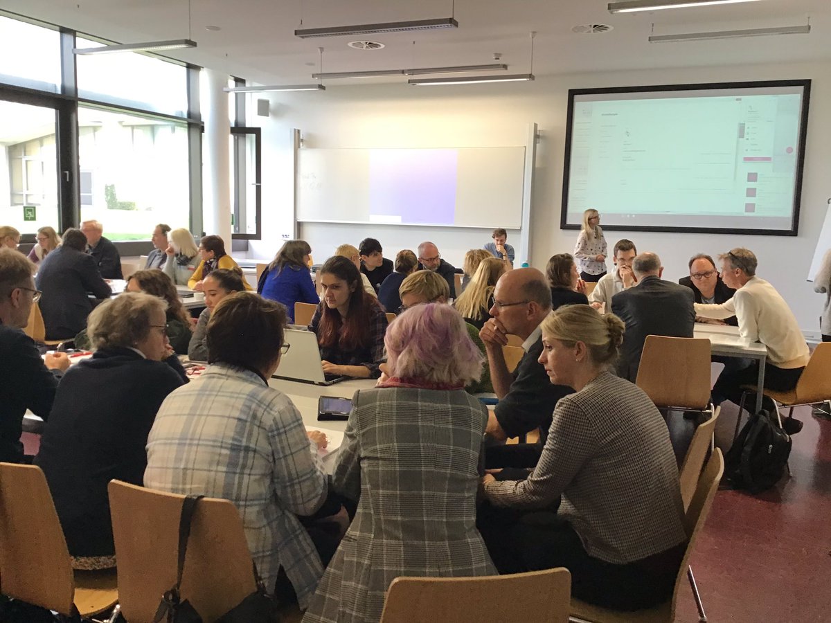 D3_Projekt's tweet image. Ein Fazit des lebhaften Workshops auf #IDE19: #Informationskompetenz zu vermitteln ist eine kommunikative Aufgabe für alle. Expert*innen aus Bildung, Informationswissenschaft oder Journalismus müssen aufklären - im institutionellen wie im öffentlichen Diskurs. #d3unterwegs (gbg)