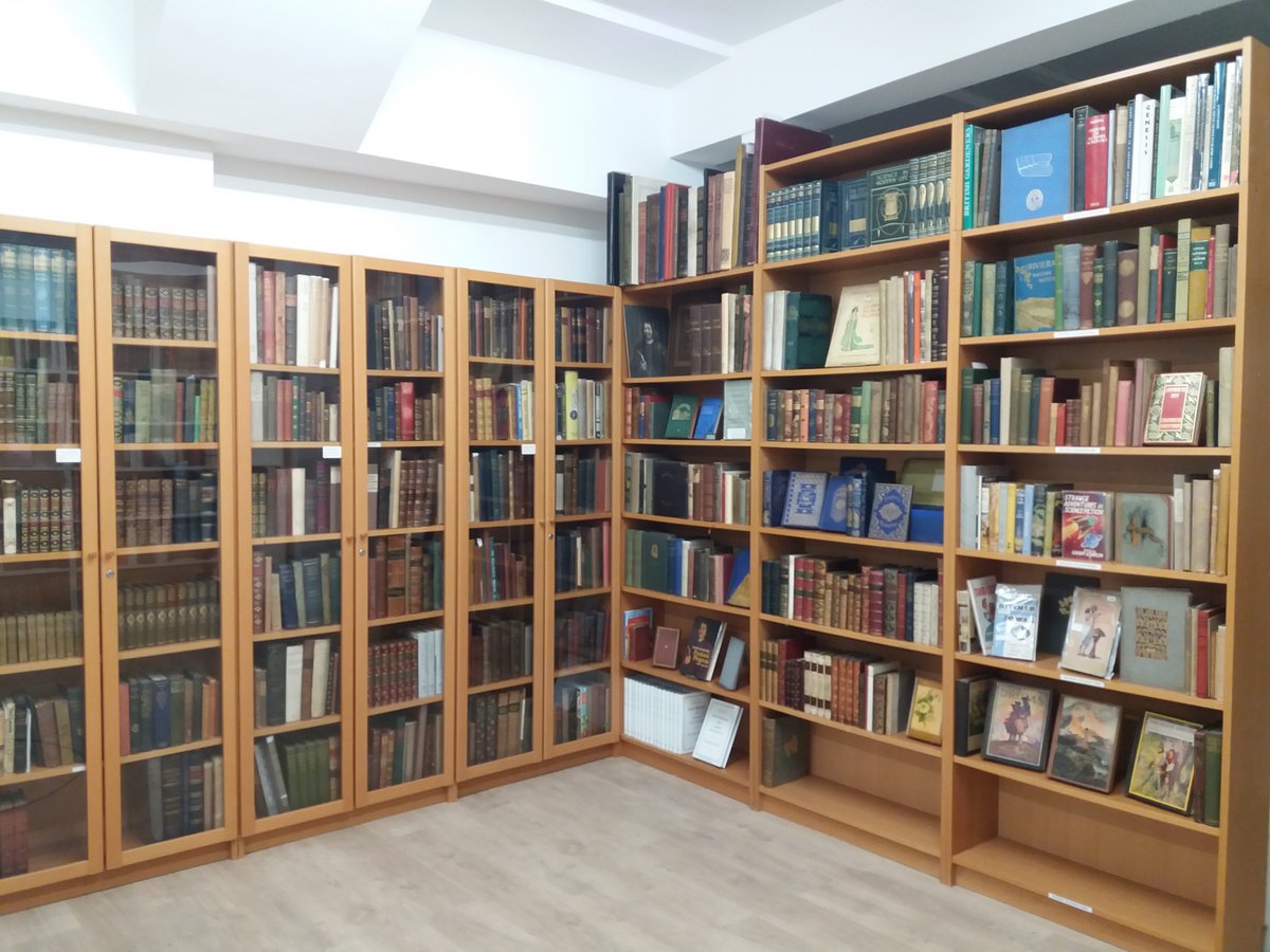 The hoardings are coming down today and we OPEN FOR BUSINESS AT 10am ON MONDAY 21st OCTOBER!
Still a work in progress, but we look forward to welcoming you all to our new home at 16-20 St Peters Street, Bedford MK40 2NN