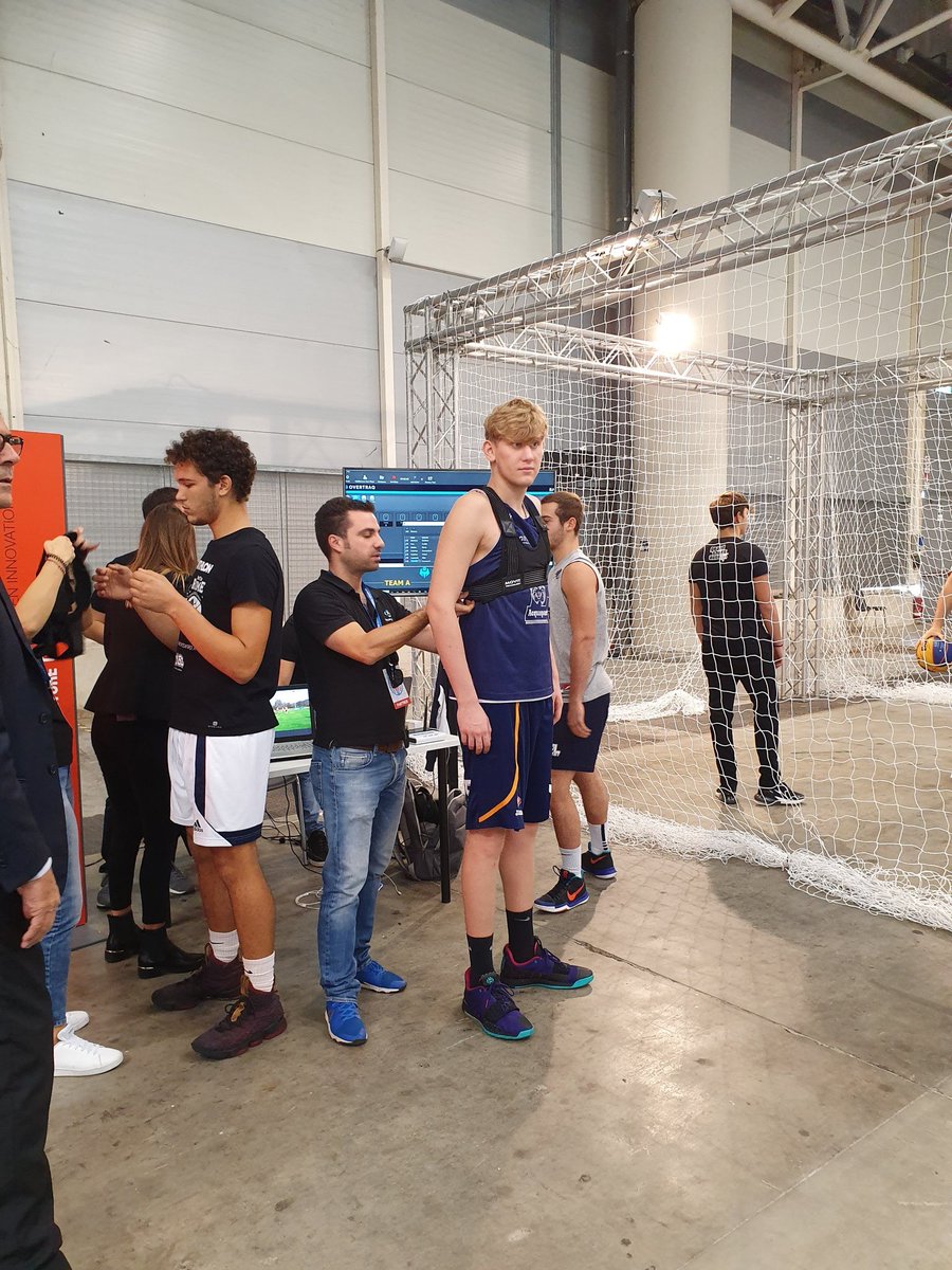 LazioInnova's tweet photo. La @RegioneLazio e la Federazione Italiana Basket #FIP insieme alla @MakerFaireRome con i campioni della pallacanestro italiana, #LazioYouthCard e l'hi-tech di @Captiks, che ha realizzato un innovativo sistema di monitoraggio delle prestazioni sportive #Captiks #startup https://t.co/KYcyz5S8Nv