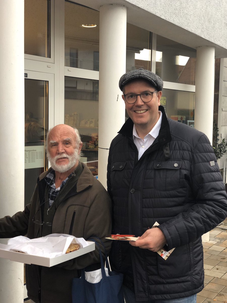 FLFunk's tweet photo. Bei jedem Wind und Wetter! Heute mit unserem Abgeordneten @Alex_Schweitzer in #Minfeld #SchweitzervorOrt https://t.co/22D1ajxjVz