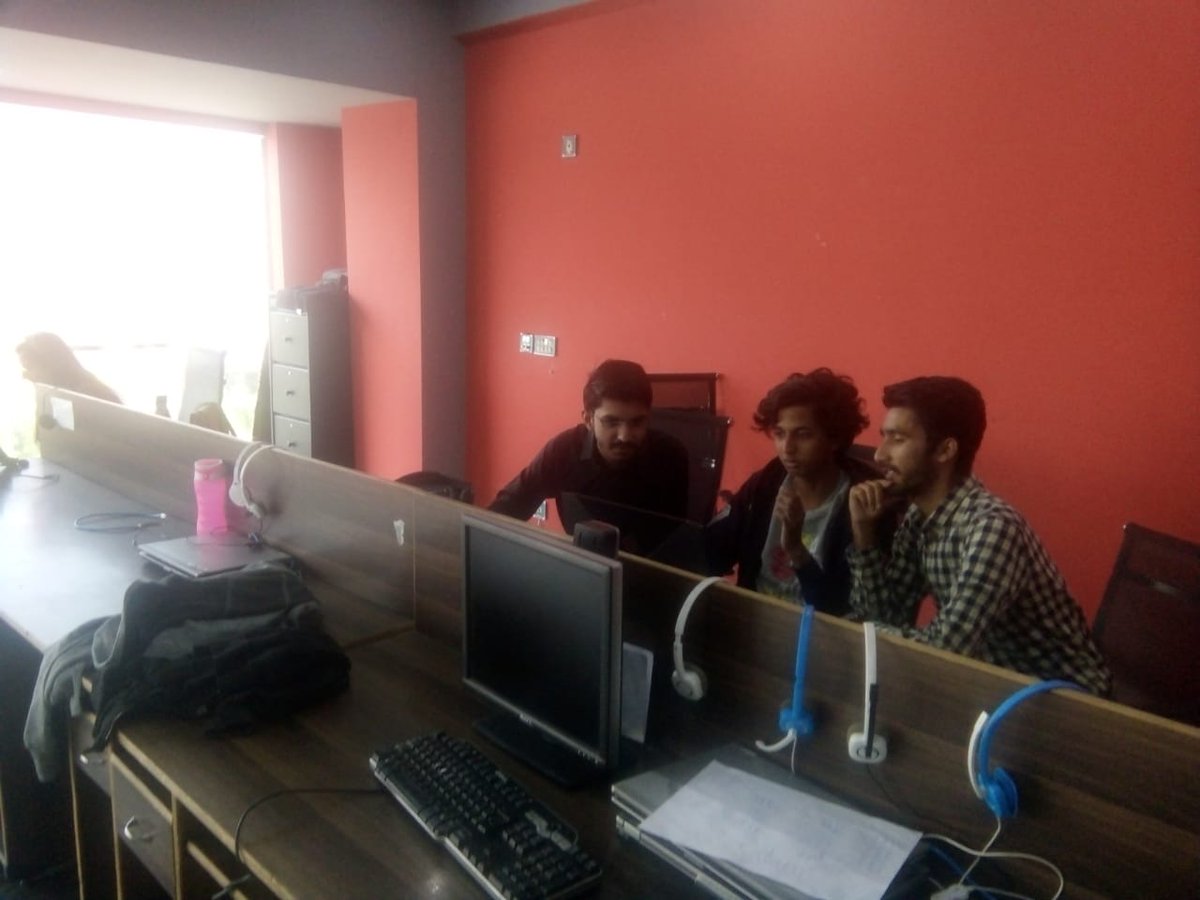 SpaceApps_Isb's tweet photo. Welcome to #SpaceApps Islamabad 2019 at #CoWork24! The teams decide to take a short break and are back to work! Shortly they will present their progress to the mentors. 
@SpaceApps_Pk @PeshawarApps @SpaceappsKhi
#spaceappschallenge2019 #spaceappsPakistan #STEM https://t.co/REorFRwITA