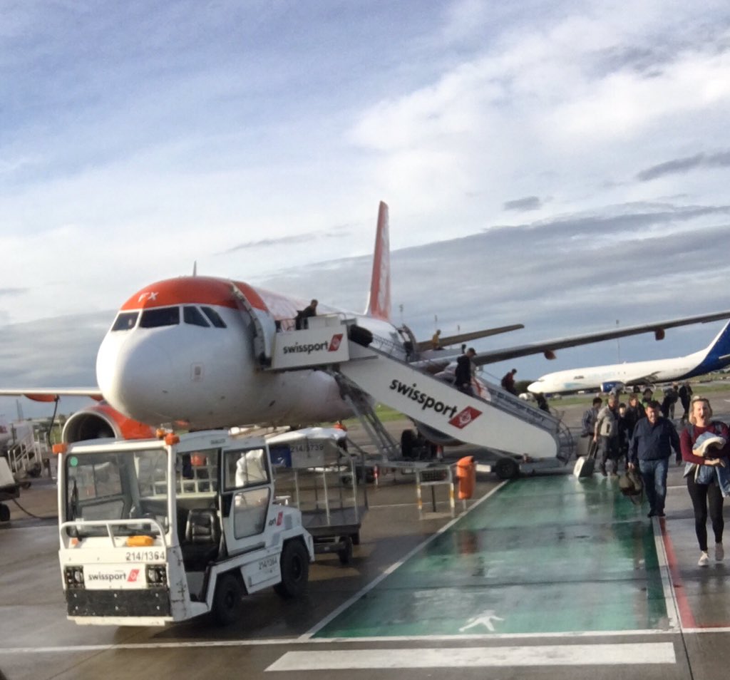 DANNYCOO9ERPROF's tweet photo. Touchdown in Belfast after a great week with @belfasthealthy in time to watch @EnglandRugby - #CmonPlay @DSNI_tweets https://t.co/H7wqjU0VKr