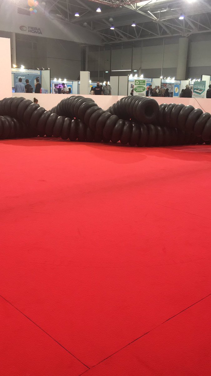 foschinimartina's tweet photo. Al padiglione 6 della @MakerFaireRome sta per cominciare la dimostrazione di un’intrigante installazione audio.
#codeact #MFR19 #societing #πTon https://t.co/xMDP2c8NqL