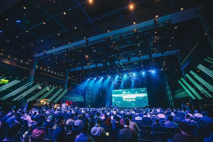chrislaughlin's tweet photo. About a week and a half before I hit the stage @ReactiveConf super excited and nervous. I'm on the MILLENNIUM STAGE at 12 noon on the second day. Im now currnelty looking at all the cool bars/coffee places to see while there https://t.co/TAQoStGj0M