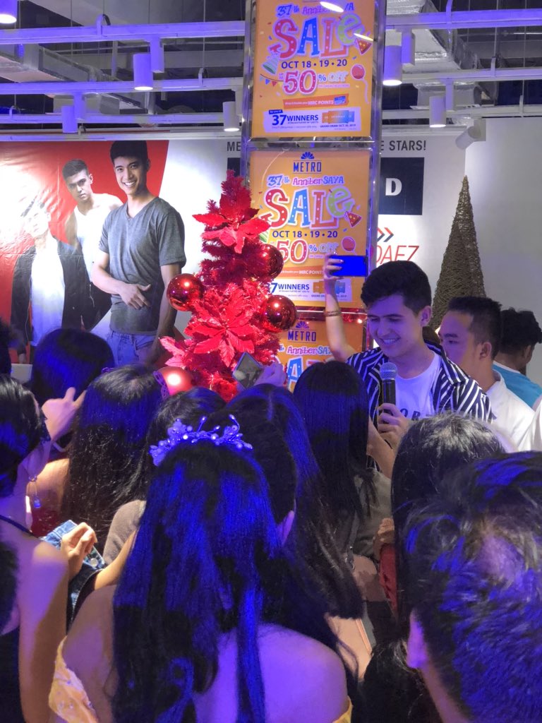 KaibiganOFC's tweet photo. Perkins Twins in Bacolod with Hanford #kaibigan #kaibiganmovie #perkinspired #kaibigsnmovietour https://t.co/T4Gl1ntpsK