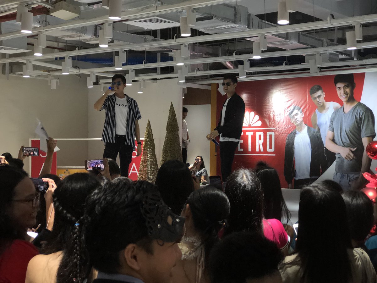 KaibiganOFC's tweet photo. Perkins Twins in Bacolod with Hanford #kaibigan #kaibiganmovie #perkinspired #kaibigsnmovietour https://t.co/Tac90o2F5G