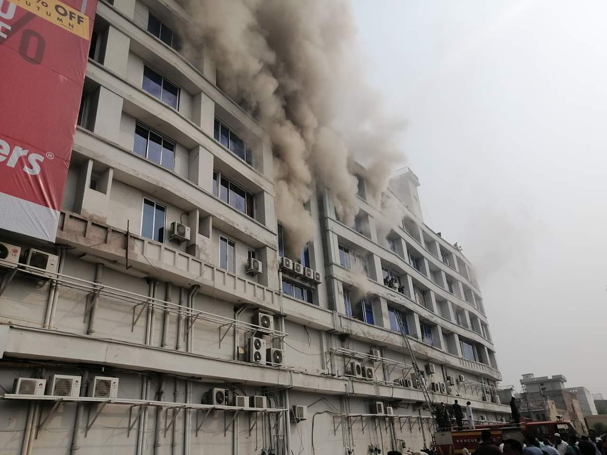 1122Gujranwala's tweet photo. Reacue 1122 Gujranwala
Assist the team of rescue 1122 gujrat in Aleena centre major fire case.. https://t.co/mBENoE2doo