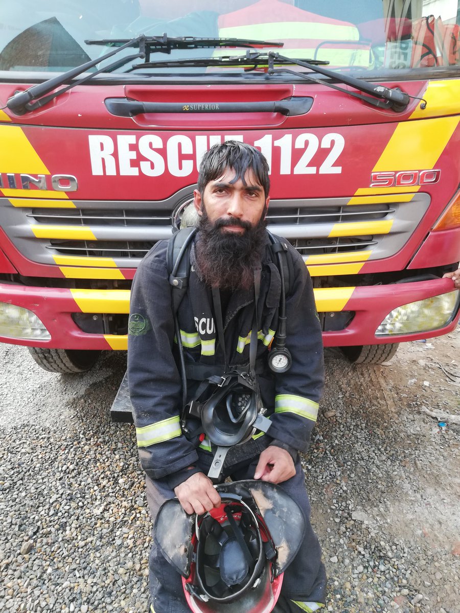 1122Gujranwala's tweet photo. Reacue 1122 Gujranwala
Assist the team of rescue 1122 gujrat in Aleena centre major fire case.. https://t.co/mBENoE2doo