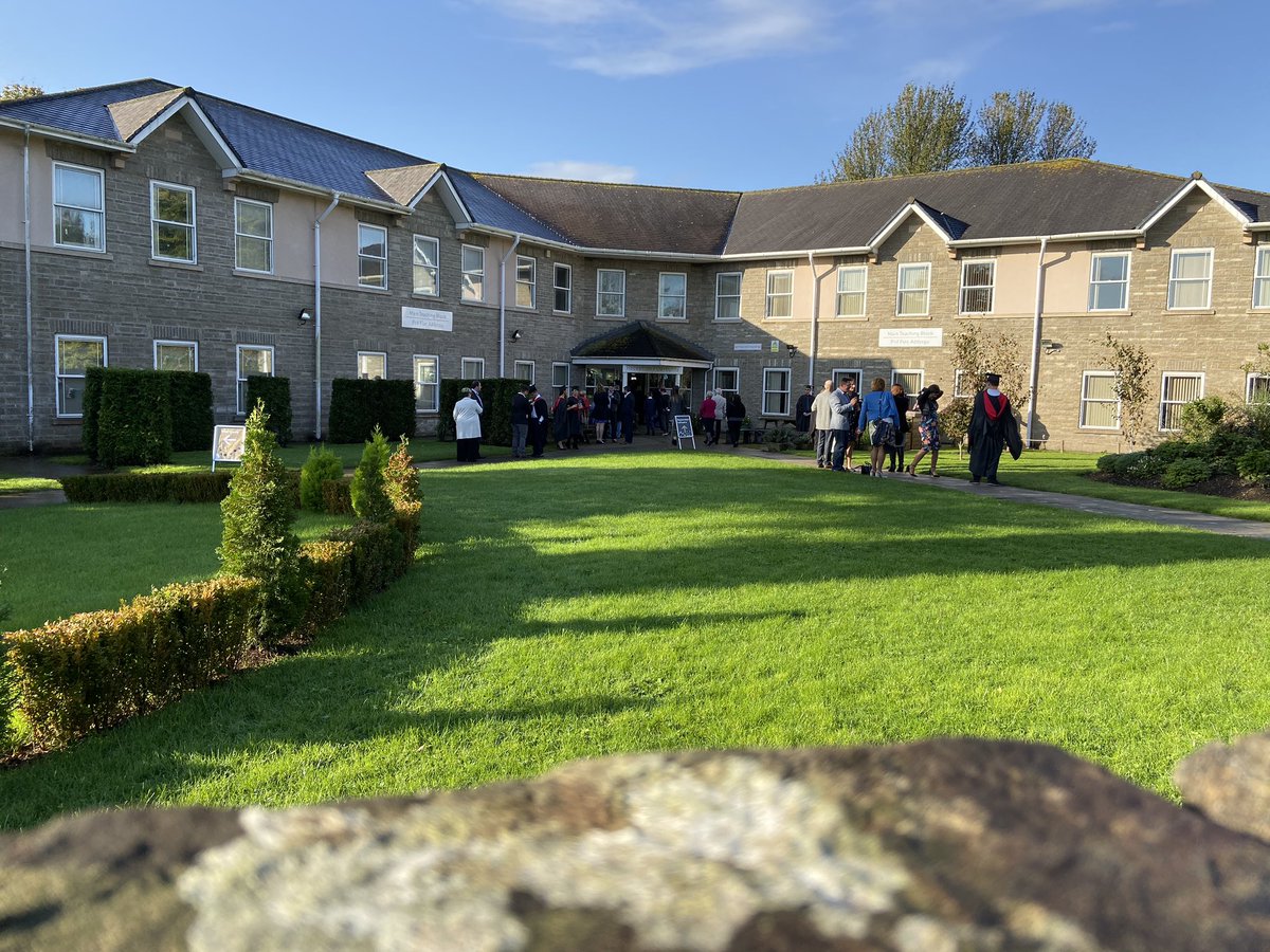 BridgendCollege's tweet photo. Weβre very excited and all ready for our graduation ceremonies today! Share your images with us by tagging us or use our hashtag
Rydym yn gyffrous ac yn barod iβn seremonΓ―au raddio heddiw! Rhannwch eich lluniau i mewn
#bcgrad2019 https://t.co/dnP4yKC4Wf