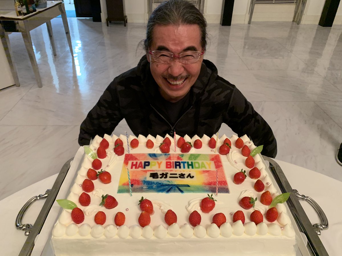 中西正樹 On Twitter 本日 毛ガニさんのお誕生日 おめでとうございます 感動の茅ヶ崎芸術花火と共にお祝い 心を込めて花束を また1年 宜しくお願いします Happy Birthday 毛ガニさん サザンオールスターズ サザン 野沢秀行 毛ガニさん