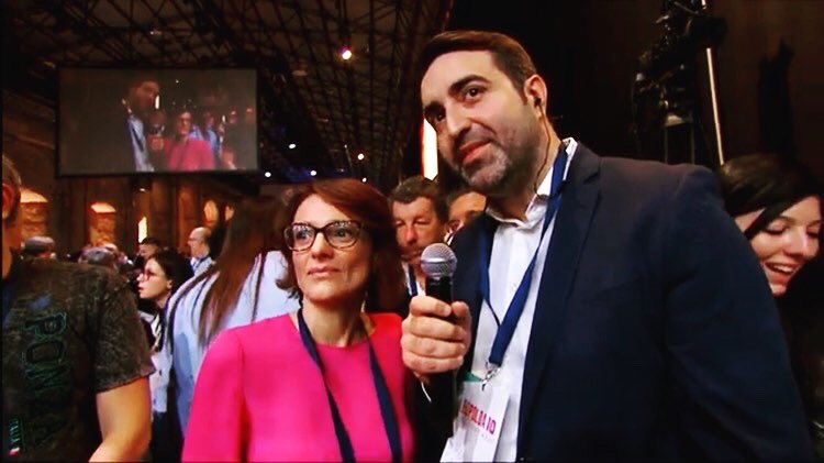 marcocappa_'s tweet photo. Quale miglior modo per celebrare la decima Leopolda?
Un onore e un piacere aver presentato i tavoli di lavoro coordinati dai parlamentari e ministri di #ItaliaViva
Idee, partecipazione, energia e tanta voglia di continuare a cambiare l’Italia. 
Con @matteorenzi

#Leopolda10 https://t.co/QAR9Z8knBc