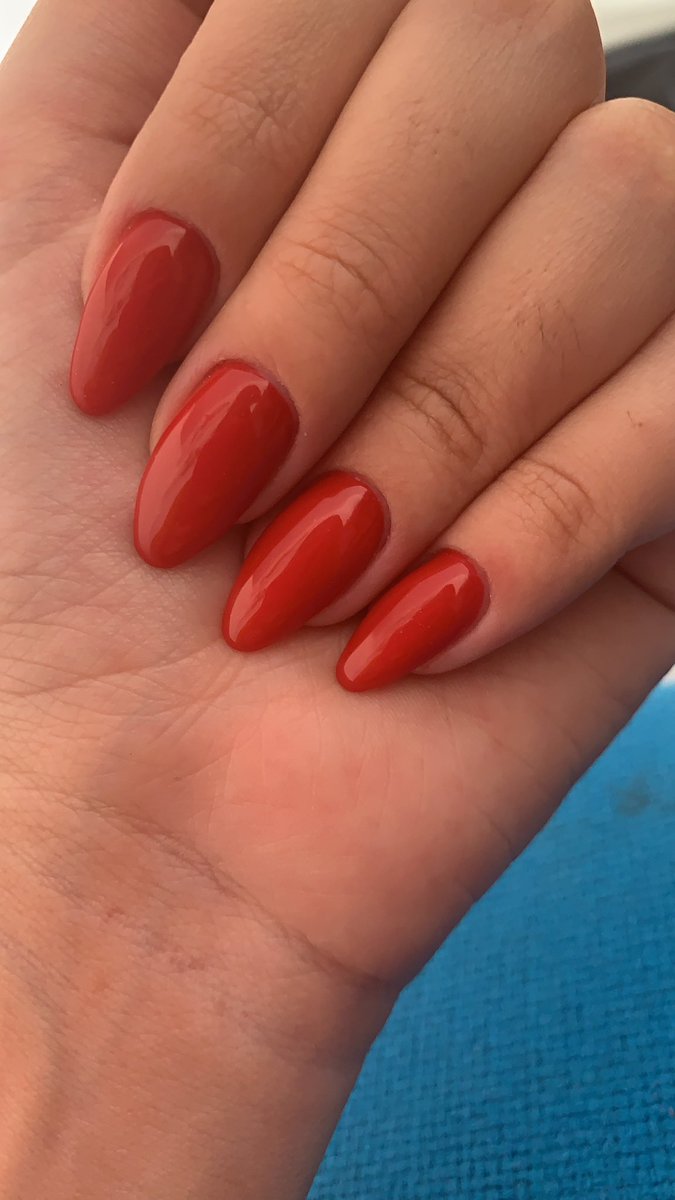 andryelle_v's tweet photo. Apaixonadinha nas minhas novas unhas 😍 https://t.co/Tr6KChIvBy