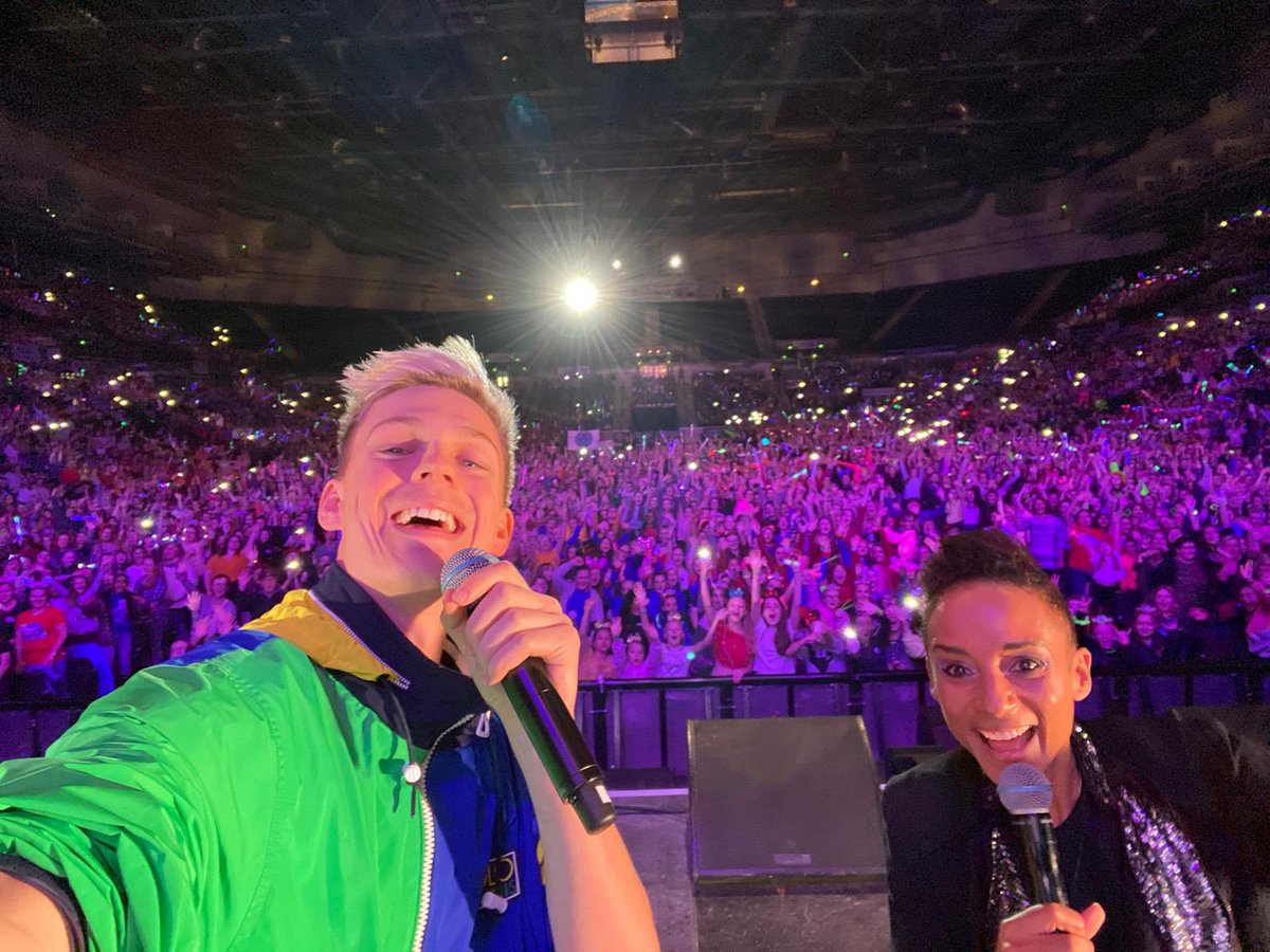 Wow, what an amazing crowd! Can you spot yourself?

Thanks for the selfie <a href="/Caspar_Lee/">Caspar Lee</a> 🤩 #BigGig
