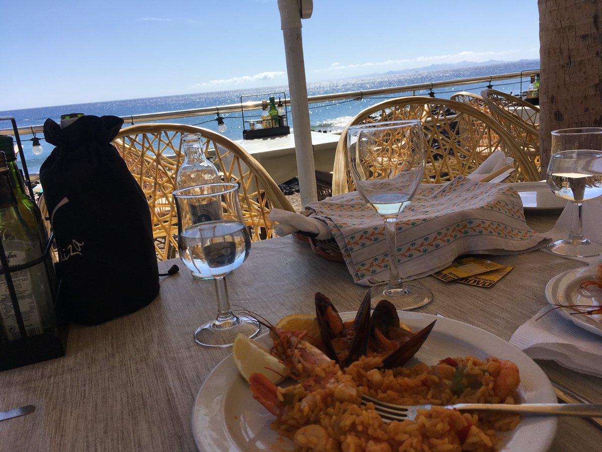 Nico_How's tweet image. Super Saturday: 🏴󠁧󠁢󠁥󠁮󠁧󠁿40 🇦🇺16 followed by best paella on Lanzarote #whatcouldbebetter