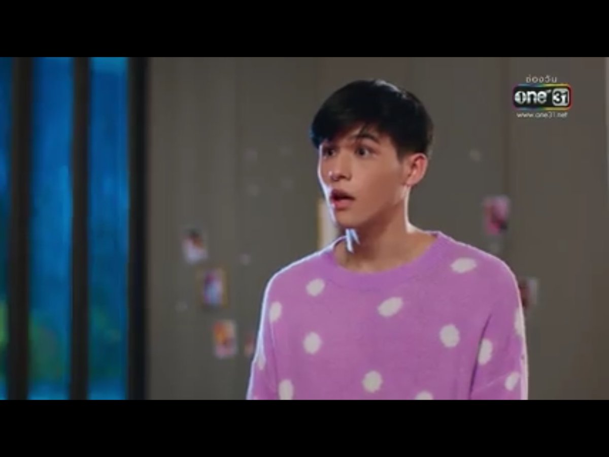 nwpxpwn's tweet photo. ทำไมไม่นึกถึงหลักความเป็นจริงบ้างนี่ฉลามกำลังจะแย้งแฟนรุ่นพี่ที่ทำงานที่เดียวกันเลยนะคิดดูดีๆแล้วกัน เป็นใครทำไมจะไม่เกลียดบทฉลามวะ แล้วดูทุกคนก็ยอนให้ฉลามทำ ฮาโหลลลล #รักฉุดใจนายฉุกเฉินEP14 https://t.co/eBUxFDxoAq
