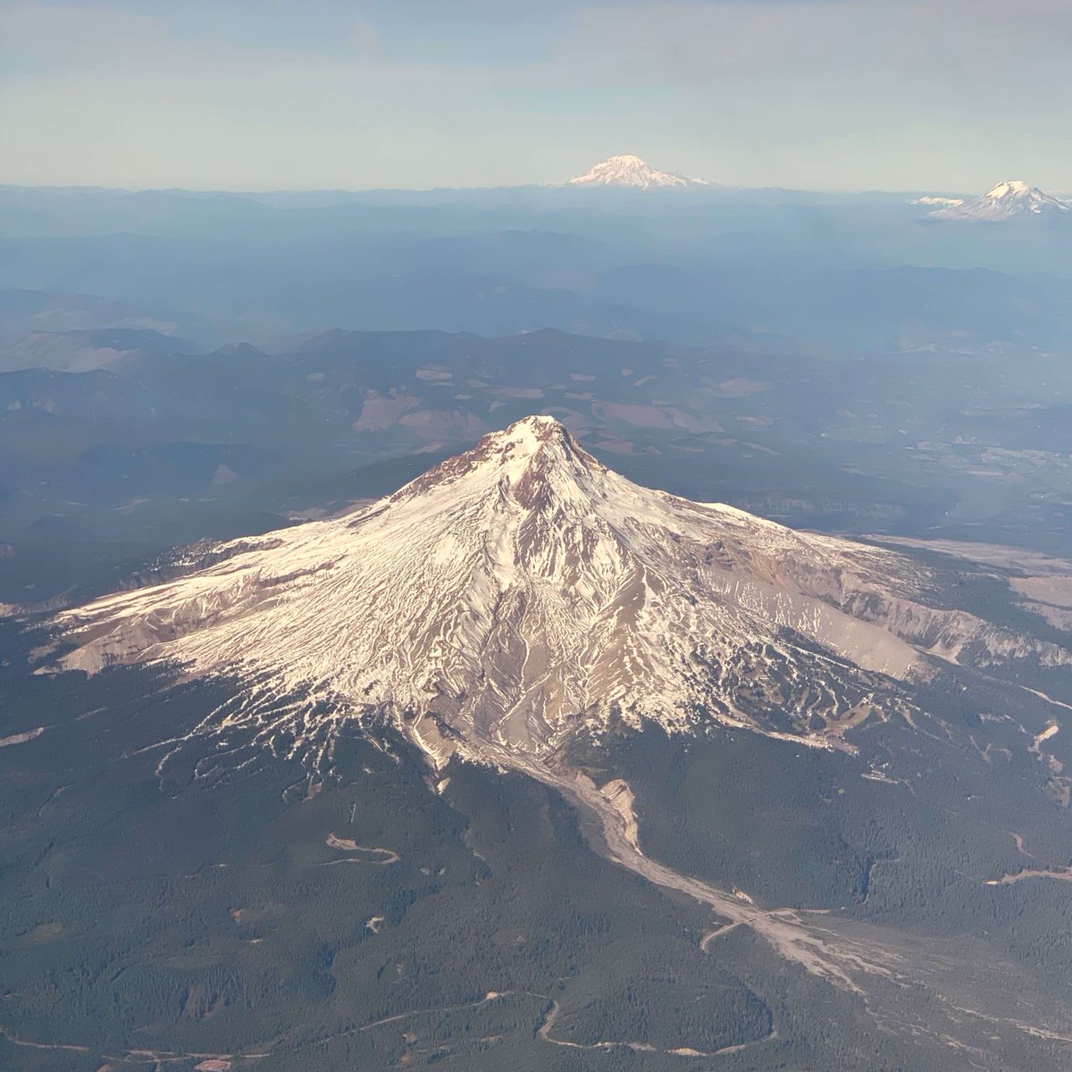 sacred_fire_pdx's tweet photo. I will never tire of this view. One of the things I look forward to when traveling is looking down from the plane to see this!
#MtHood #InOregon #SacredFireCreative #NAWBO https://t.co/aSAvtvzLFa