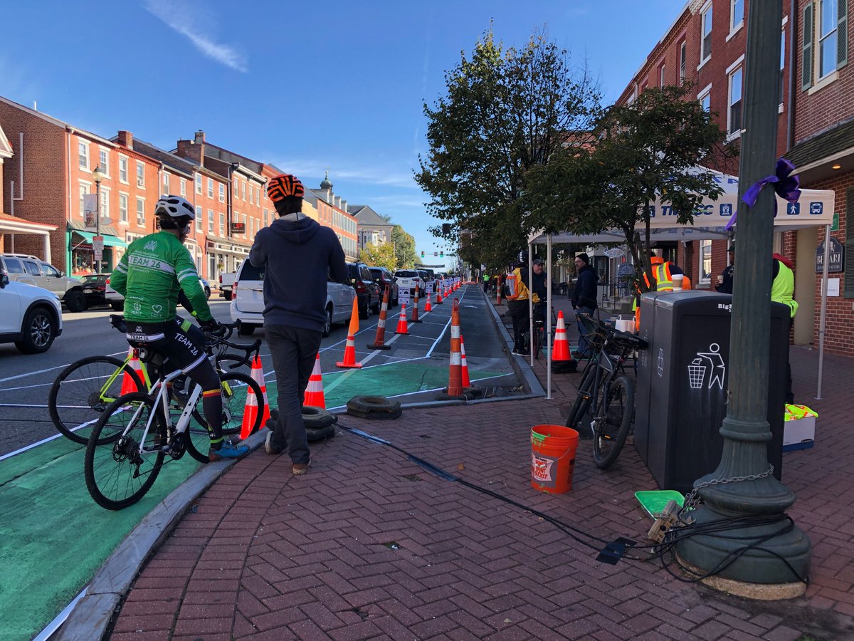 West Chester’s 1st temporary parking protected bike lane is ready to go! Come try it out until noon today! 
<a href="/ChesCoCommuter/">TMACC</a> <a href="/ChescoPlanning/">Chester County Planning Commission</a>

🚴📍: Corner of Market and Darlington Streets