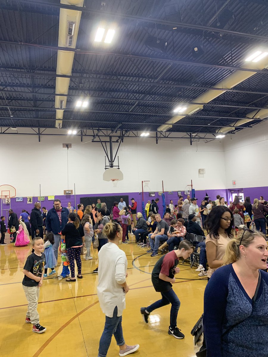 nprj2010's tweet photo. .@LuxfordES @luxford_pta What an amazing day for our fall festival!  Look how big our Luxford family is? ❤️ https://t.co/GjnQc3khaY