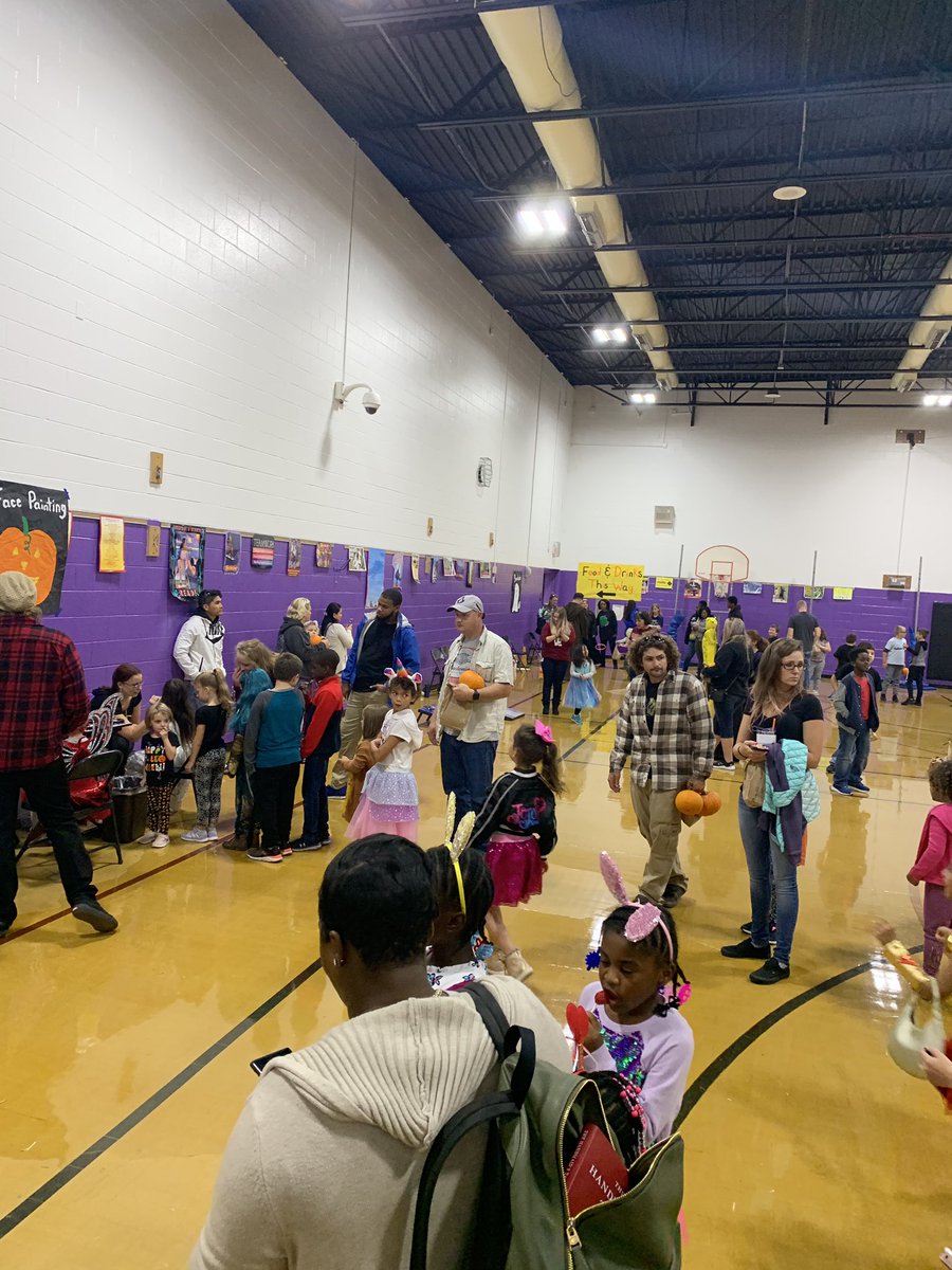 nprj2010's tweet photo. .@LuxfordES @luxford_pta What an amazing day for our fall festival!  Look how big our Luxford family is? ❤️ https://t.co/GjnQc3khaY