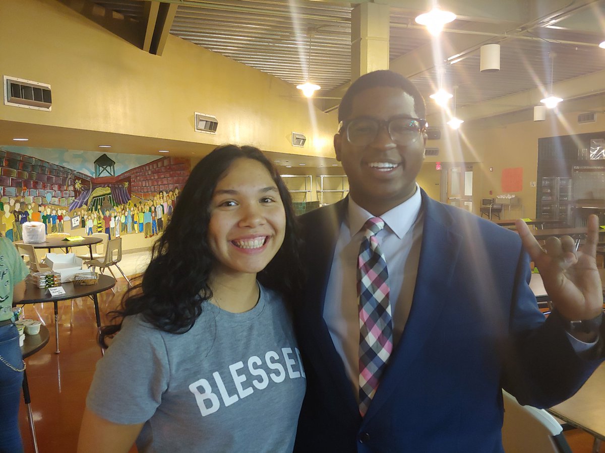 ClemensDebate's tweet photo. Poetry, representing #earlyrisers #dedicated #speechanddebate #poetry #oralinterp @SamuelClemensHS https://t.co/fHY4SPkG1p