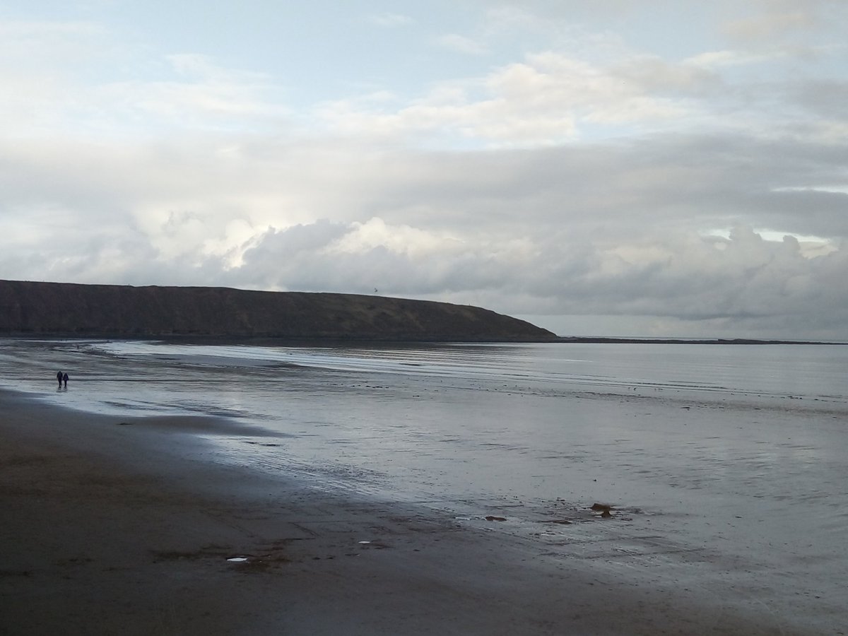 FileyFlat1's tweet image. Between rain showers #Filey beach