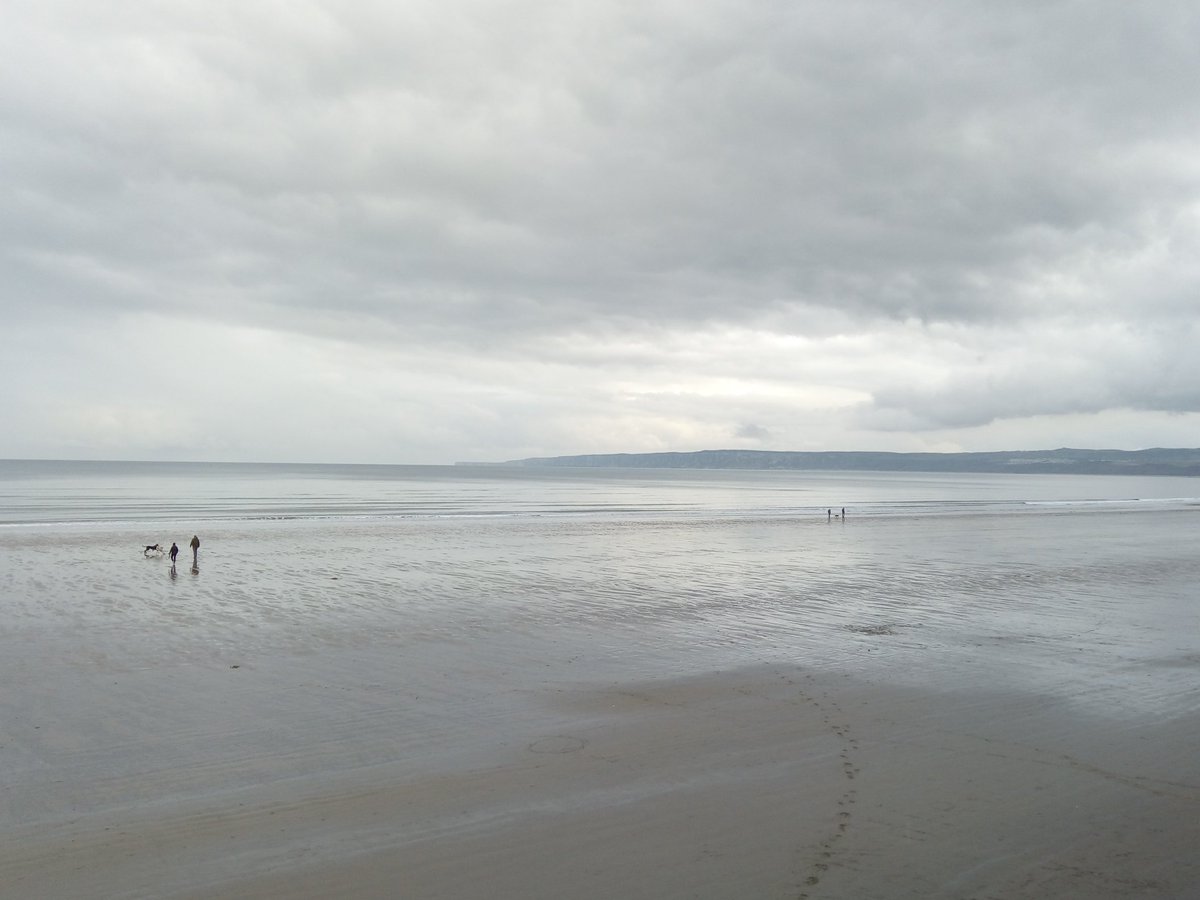 FileyFlat1's tweet image. Between rain showers #Filey beach