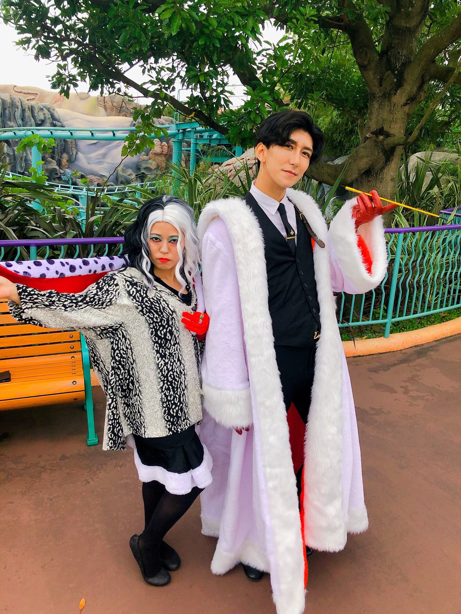 えりこん ディズニーハロウィン 久しぶりの参戦 一緒に言ったのは子犬ならぬ大型犬 こちらは道端で声をかけたただのイケメン 笑 同じクルエラとは思えない クルエラ仮装 ディズニー仮装 Gackt似のイケメン Dハロ19 T Co Fuf3rde2si