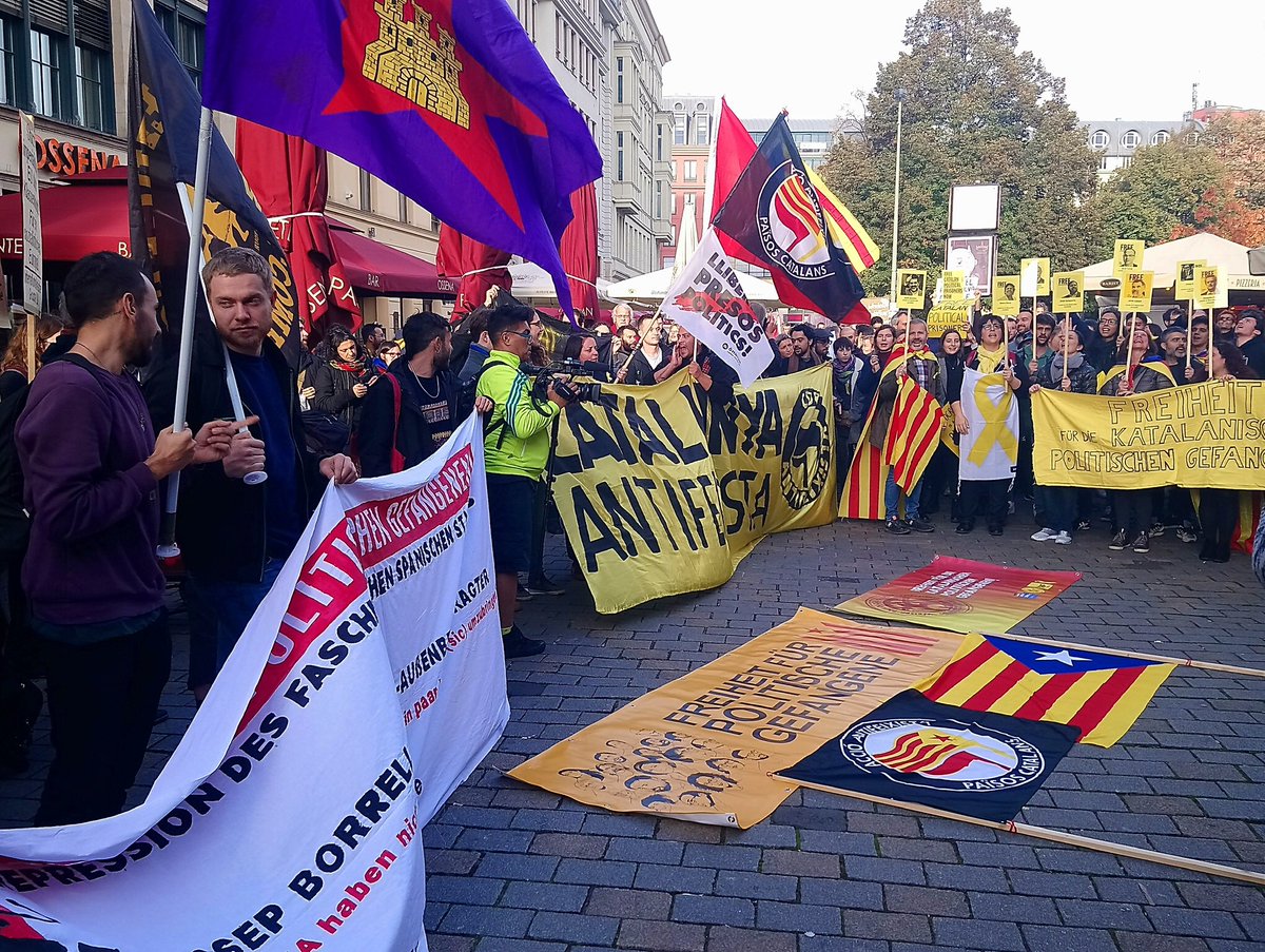 Ara mateix, migrants catalans i de diferents parts de l’estat espanyol, junt a activistes antifeixistes alemanys, es manifesten a Berlin en solidaritat amb els independentistes catalans