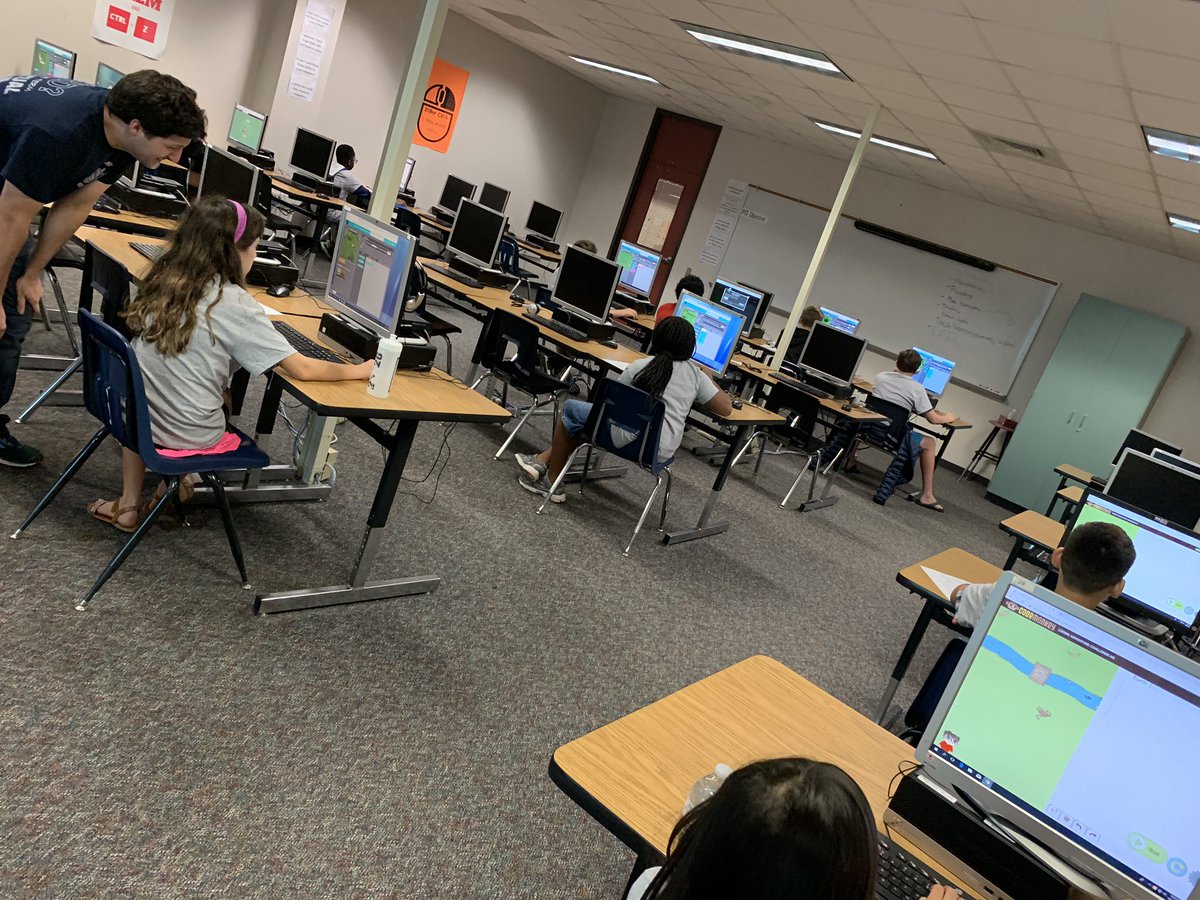 TISD_AdvAcad's tweet photo. Great start to the @TomballISD 2019 STEAM Conference! Students LOVE coding and building robots!!  #DestinationDistrict #STEAM2019 #kidslovelearning @CPESeng @JenniferCourv David Monroe &amp; Cecelia Lummus https://t.co/DZFvbp5sSf