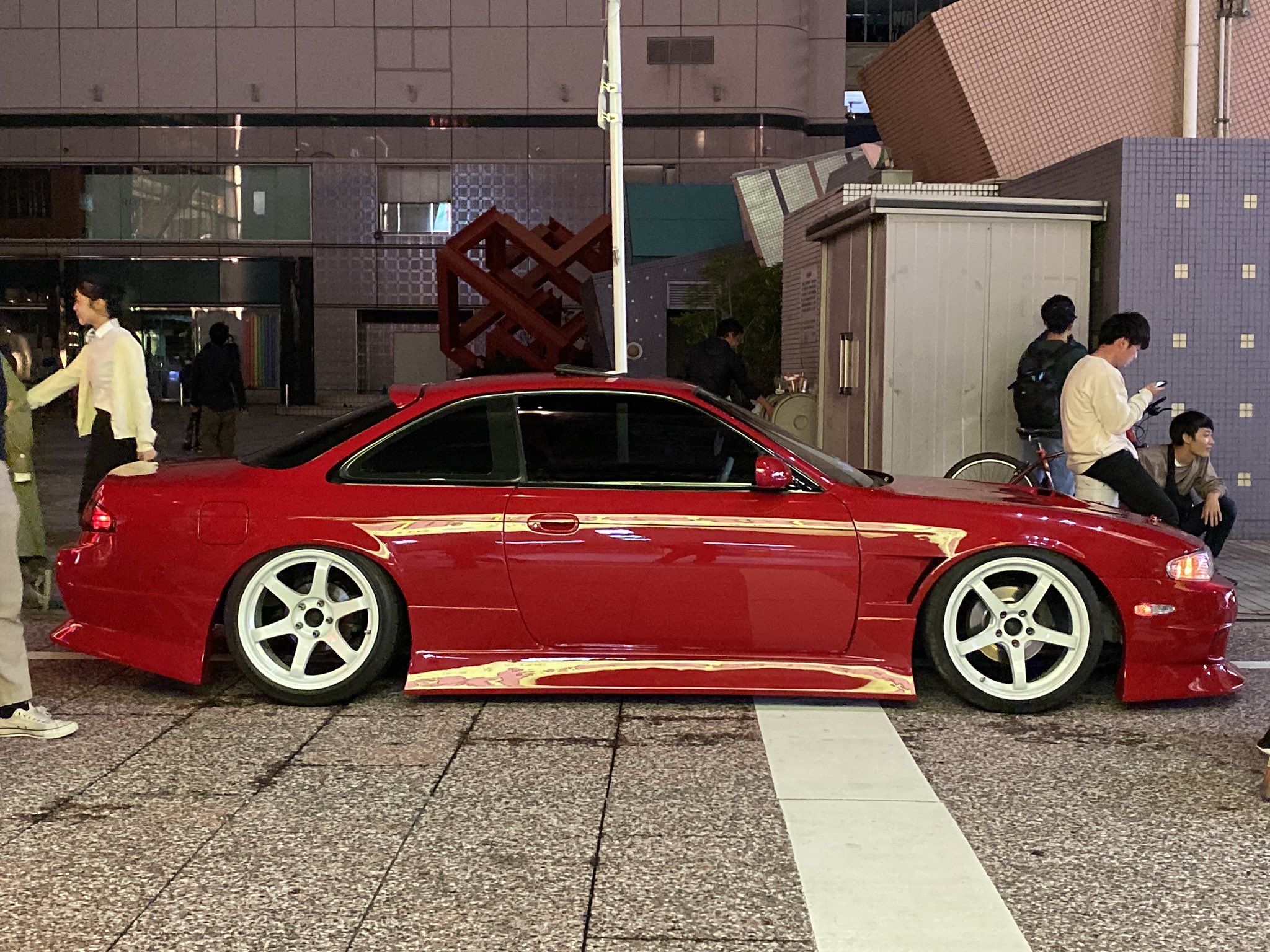 ハトラビさん 自閉症 マツダ ロードスターの純正色 クラシックレッドに全塗装しました 我ながらバチかっこいい 赤いスポーツカーかっこいいなぁー あとは足周りがガバなのでアーム類いれてキャンバーほしいですなぅ Ovrdueおくれる