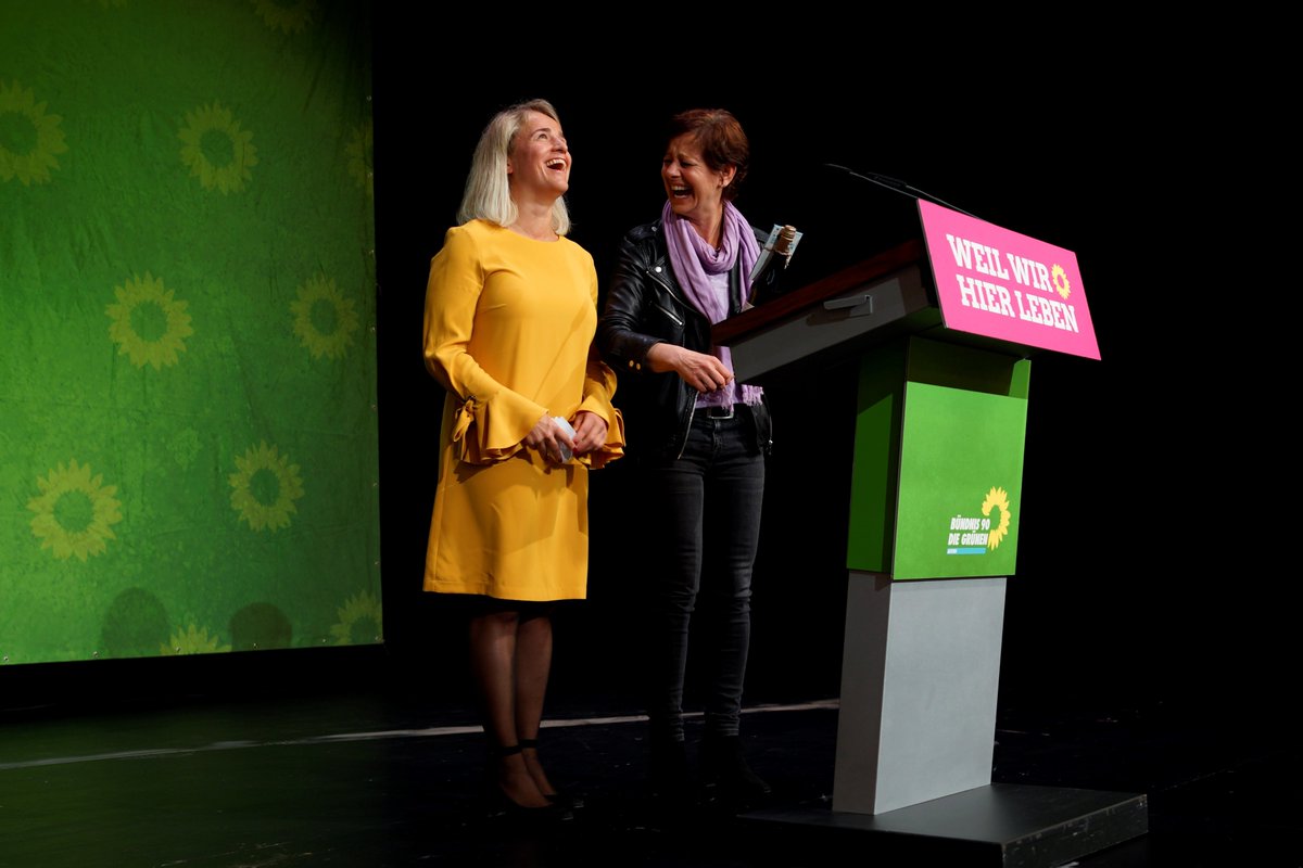 "Der gesellschaftliche Friede und das friedliche Miteinander sind bedroht, deshalb müssen wir gemeinsam jeden Tag dafür kämpfen." Standing Ovations für Verena Bentele, Präsidentin des <a href="/VdK_Deutschland/">Sozialverband VdK</a>, bei unserer #LDK19. #weilwirhierleben