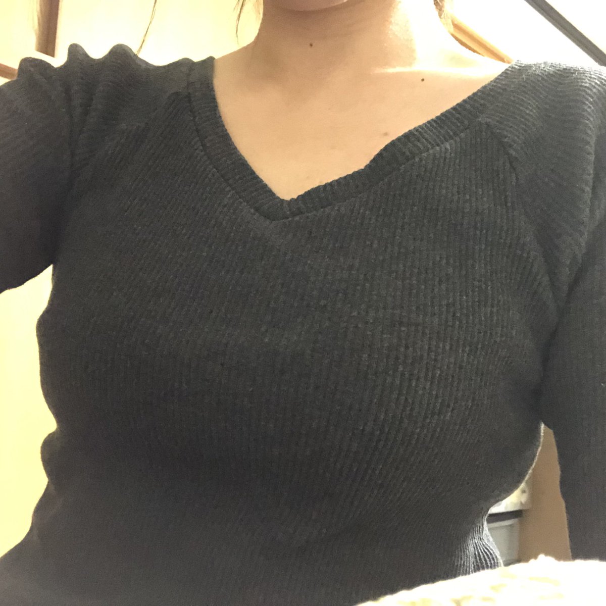 なーさん 森拓郎さんのほぐしローラーと白tをしばらく続けてきた結果 首伸びた あと鎖骨 がはっきりしてきたのと何より一生付き合うつもりだった巻き肩が元の正しい位置に近づいてきてる もっとわかりやすいビフォーの写真撮っておけばよかった