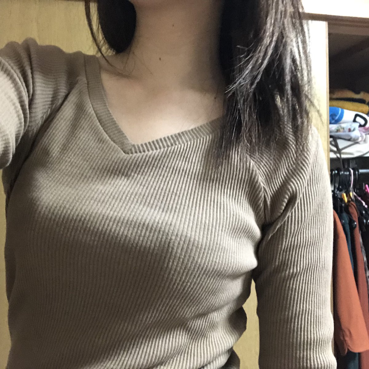 なーさん 森拓郎さんのほぐしローラーと白tをしばらく続けてきた結果 首伸びた あと鎖骨 がはっきりしてきたのと何より一生付き合うつもりだった巻き肩が元の正しい位置に近づいてきてる もっとわかりやすいビフォーの写真撮っておけばよかった