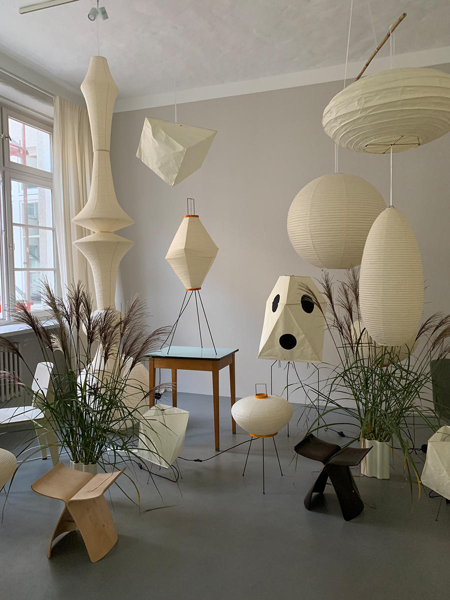 Vitra on Twitter: "The designer and artist Isamu created a total of more than 100 Akari Light Sculptures, which comprise a diverse collection of table, floor and ceiling lamps. to
