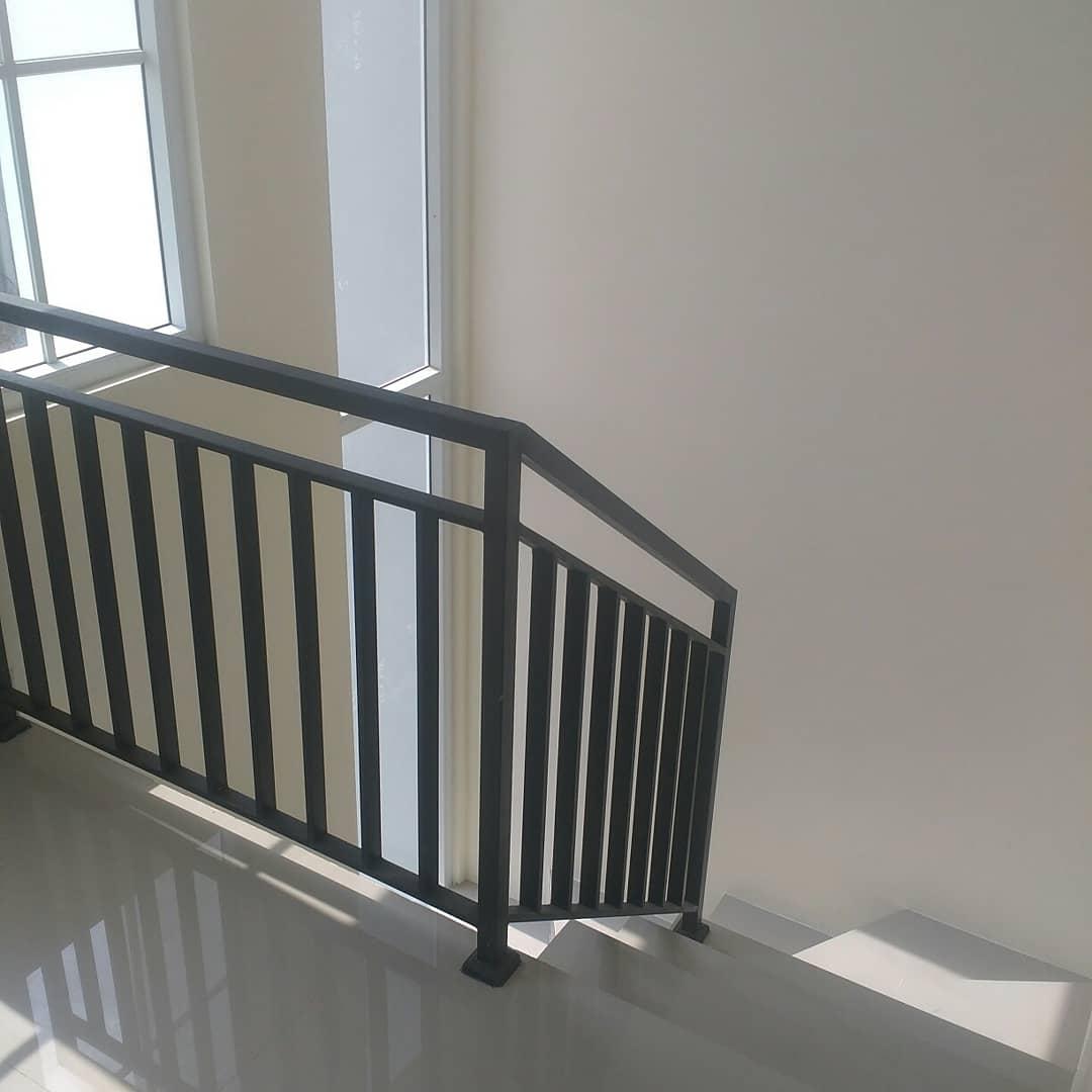 Rumah 2 Lantai Harga 1 Lantai #Seputartangerang #Kabupatentangerang #Tangeranginfo #Tangerang #Dekatbandara #Bandaramas #bandarasoettaap2makinkeren #Pramugaricantik #BandaraSoetta #Angkasapura #Bookednow #Perumahan #Tangerangkota #Propertyforsale #BincangAkhlak