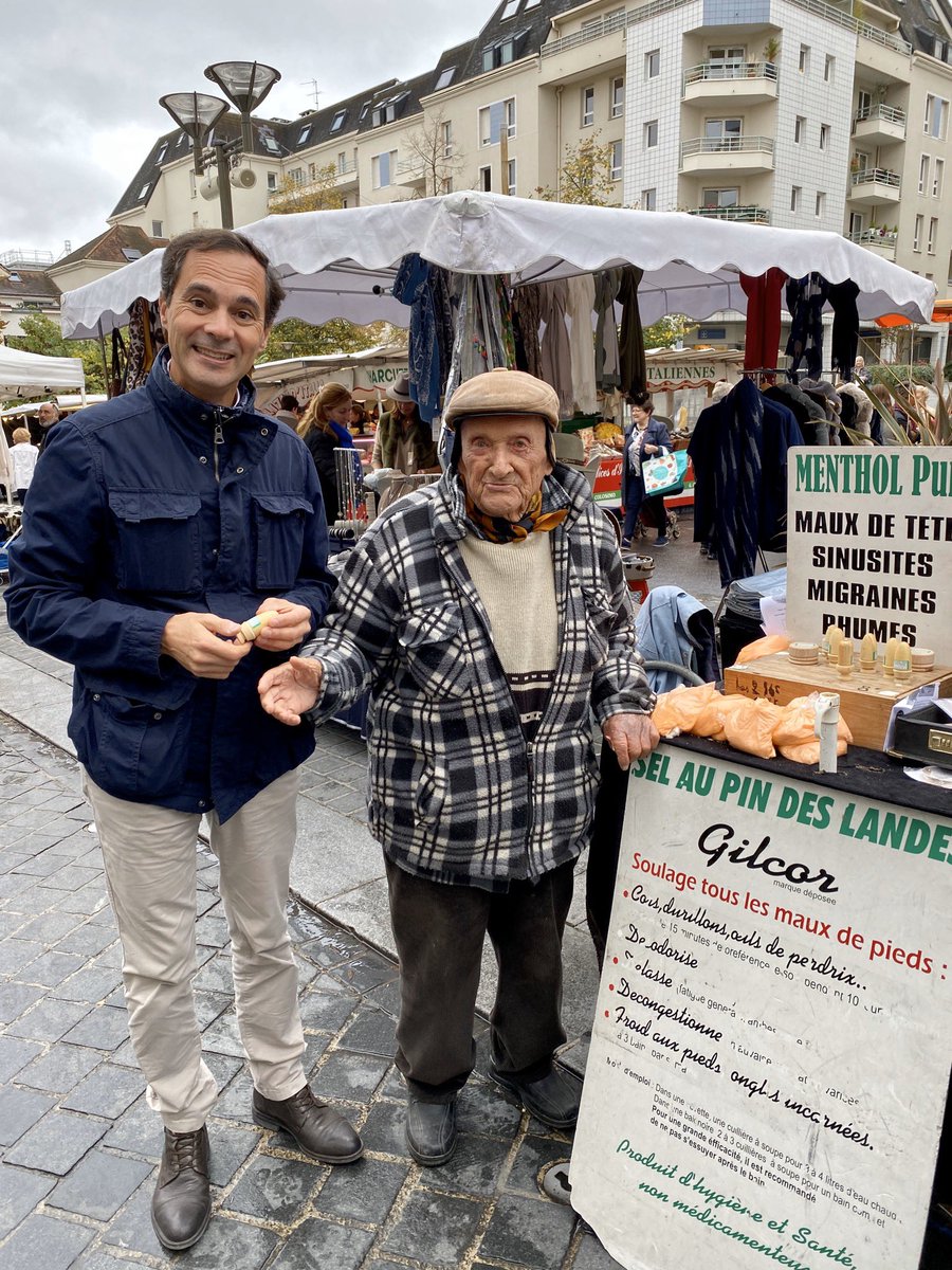 Rencontre sur le marché ce matin avec le plus âgé des commerçants. 92 ans et toujours bon pied bon œil. #suresnesjaime