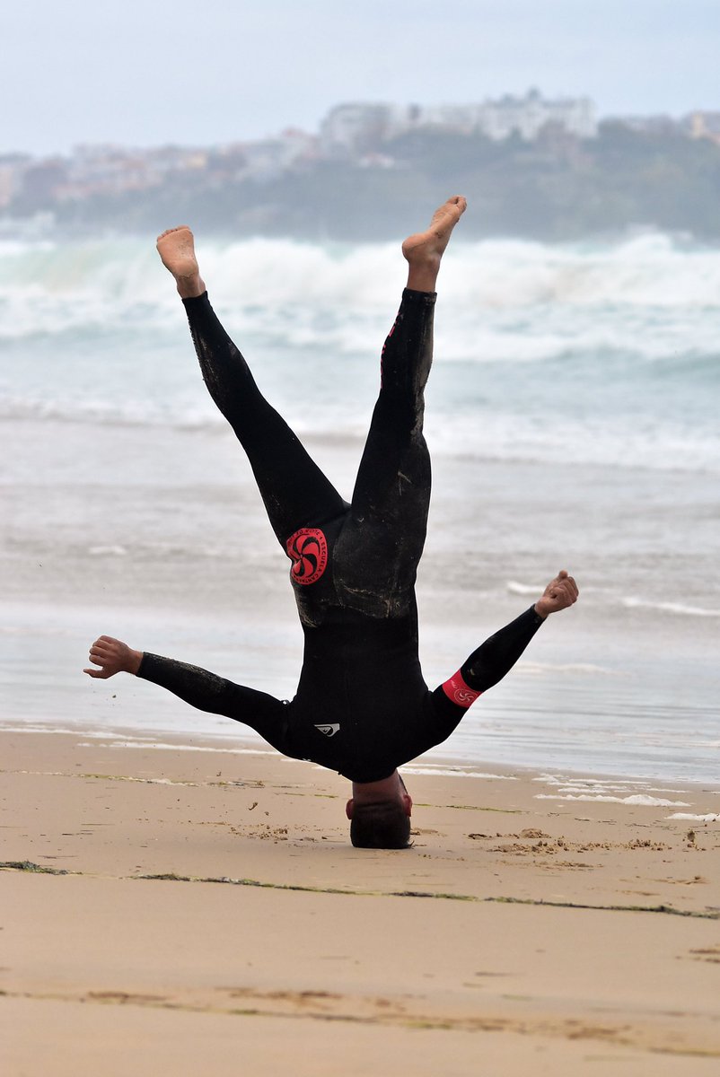 ESCUELACANTABRA's tweet photo. Cuando dices a tus colegas que llegaste hasta la playa con la última ola, pero ellos no te creen y afortunadamente tienes a alguien en la orilla que registro ese momento…🤪
#escuelacantabradesurf #octobersurf #playadesomo #surfcantabria #crazytimes https://t.co/b0E5itC0jf https://t.co/3PpM3Xv3H2