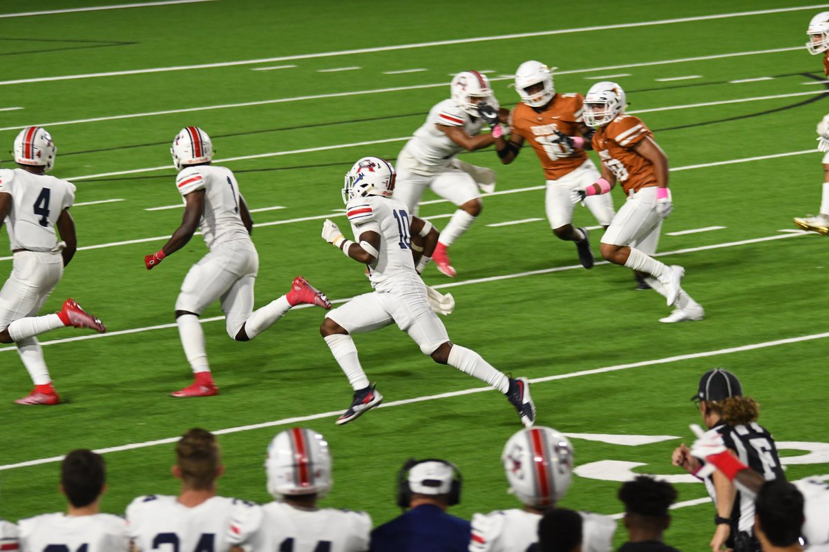 Stolen_Momnts's tweet photo. Finishing the return in style! #TouchdownEagles https://t.co/FZwbZoGdBU