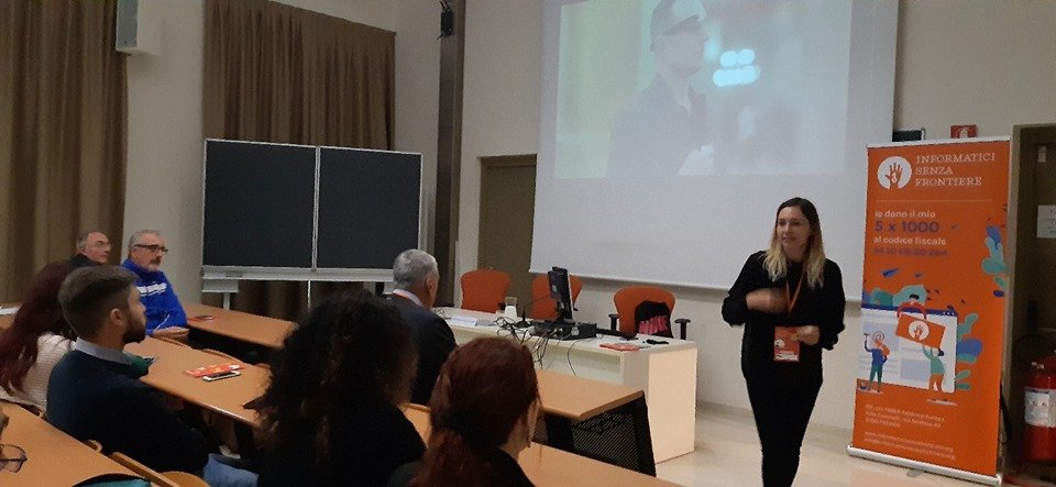 informatici's tweet photo. #realtà #aumentata. #tecnologia con risvolti emotivi e trasformativi applicata a situazioni problematiche. Progetto #ololens: trasforma l'immagine in suono. Progetto #babybsl #whereisthebird: spiegare oggetti attraverso lingua dei segni. #insidemybed @_GeekGal #ISFestival @unimib https://t.co/WV1IkcBLDk