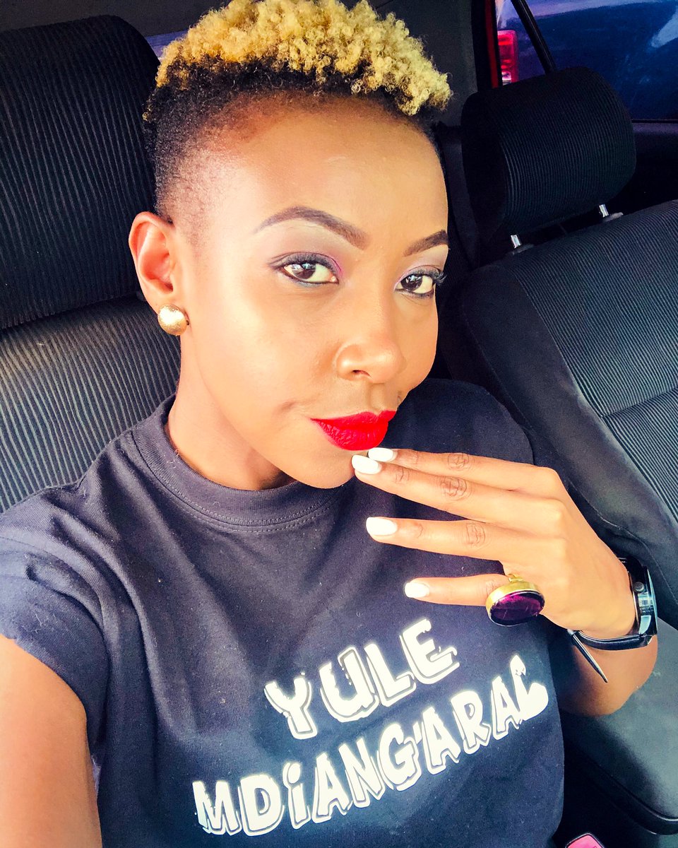 MwalimuRachel's tweet photo. “Your gang, shagara bagara! Ukitrip, nakutoa kafara” 😆😆 Oya @dennismasilver I have your tee nephew! Tupatane RFUEA Grounds..I’ll be on stage... #TuskerSafari7s #TuskerNaRugby https://t.co/AQ9BXRlnM5