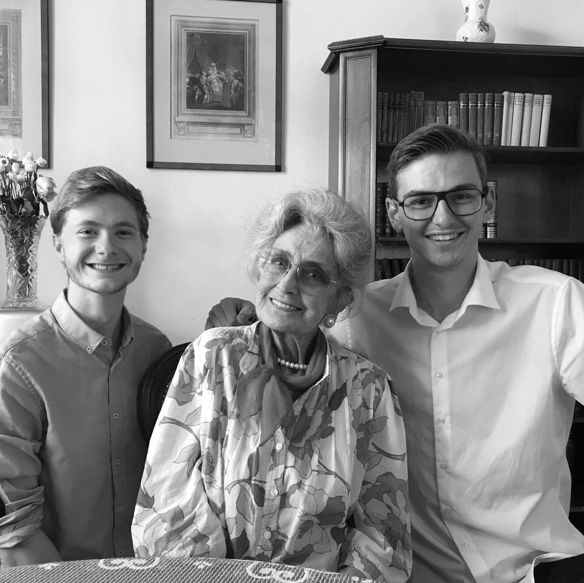 spengervollmann's tweet photo. Lotte #Tobisch war eine Grande Dame, die etwas zu sagen hatte. Heute ist unser bislang letzter Podcast-Gast im Alter von 93 Jahren verstorben. Ruhe in Frieden!
Hier ist nochmals unser Gespräch vom Juli dieses Jahres: https://t.co/PHrKrJ2rhk
#spengerundvollmann #podcast https://t.co/U2W2VRl02t