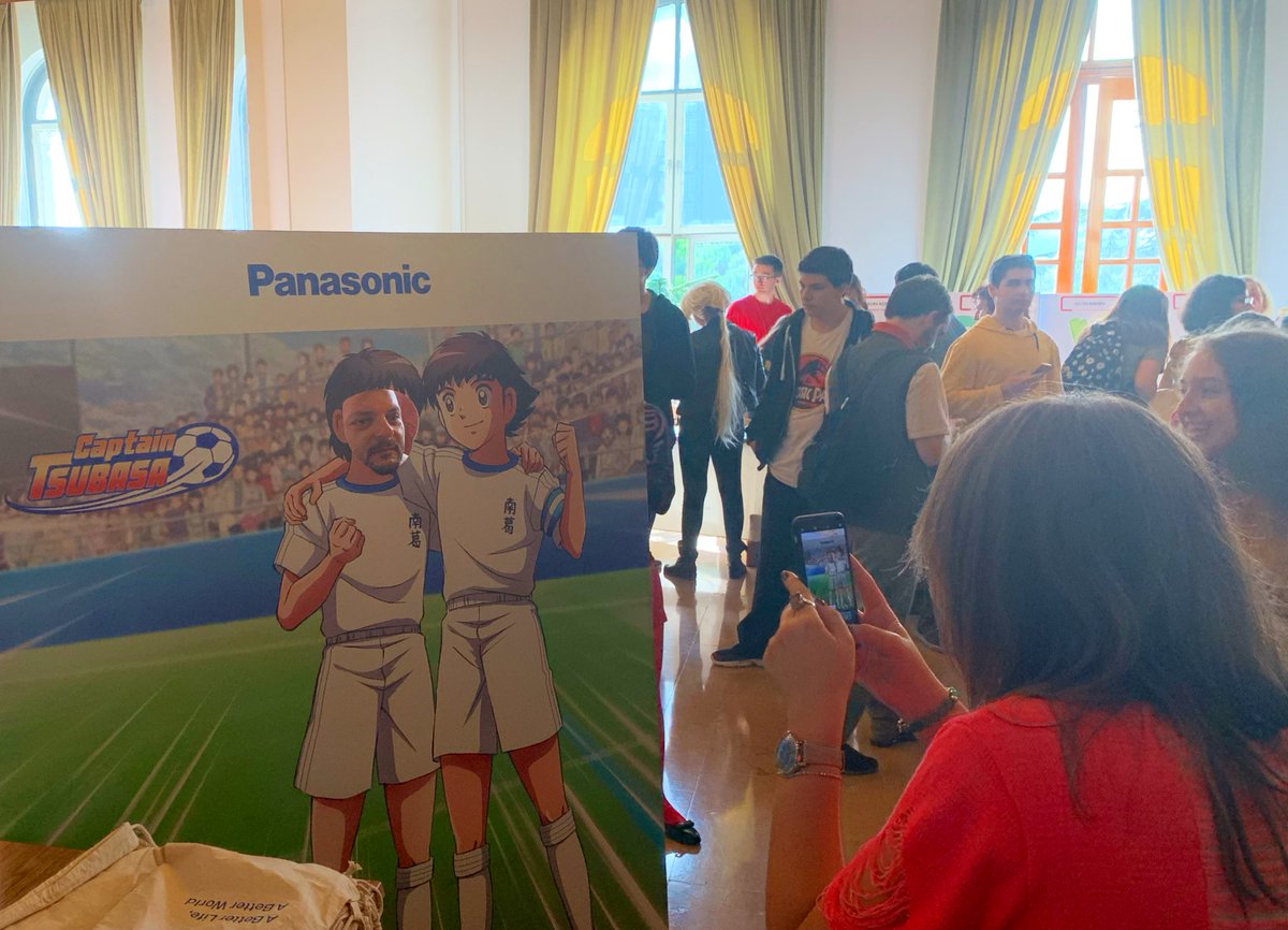 mazda16's tweet photo. まだW杯で優勝してなくても、
日本のサッカーは世界最強です。
この漫画とアニメに関しては。
よもや顔ハメとは。
#キャプテン翼
#captaintsubasa
#comikon https://t.co/Yaye6HszUL