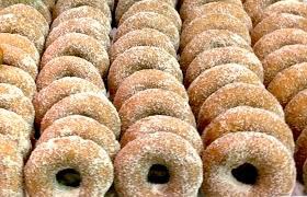 ColemanDM_vasc's tweet photo. Having missed fall in @AnnArbor last year for a deployment, I find myself wonder now as I compensate for lost time...  can one eat too many #CiderDonuts??  #OneADay 🍩🍩 https://t.co/hFPlurHVoc