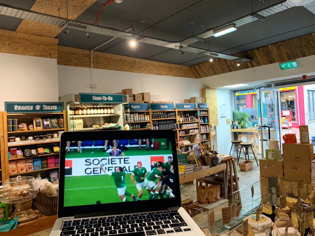 Some one just asked if ‘The big boss man’ knows I’m watching the rugby 🏉 I can only assume they mean <a href="/johnnyfude/">johnny❤️️fude</a> 🧀 Here’s your heads up chum 🤪 As if you’d ever expect anything else 😂