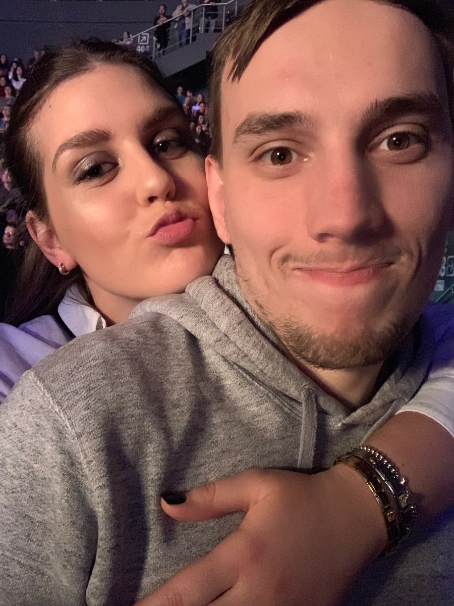 DaryaDrnik's tweet photo. 19.10 ✨
19 вообще хорошее число в нашей жизни, хочу, чтоб каждый месяц 19 числа был праздник и только счастье в наших глазах https://t.co/d1SOhm3idr