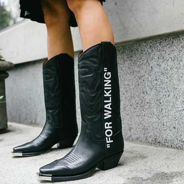 DeRodeLoperDH's tweet photo. #OFFWHITE "FOR WALKING" #COWBOY #BOOTS €1240 FW19 #WOMEN
•
For more Off-White https://t.co/gWsPpdxO6K 
#mode #instafashion #fashiongram #fashion #fashionista #donna #femme #paris #france #milan #italy #cowgirl #virgilabloh #forwalking https://t.co/ujn5FWnKCO https://t.co/WFCrswLIwg
