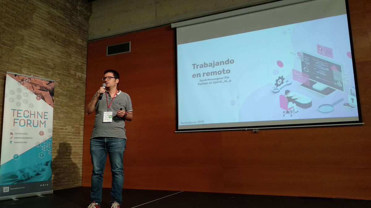 techneforum's tweet photo. @jordi_m_p nos explica su experiencia, vivencias y curiosidades trabajando en remoto  #techne19 https://t.co/AKnCV4xeUB