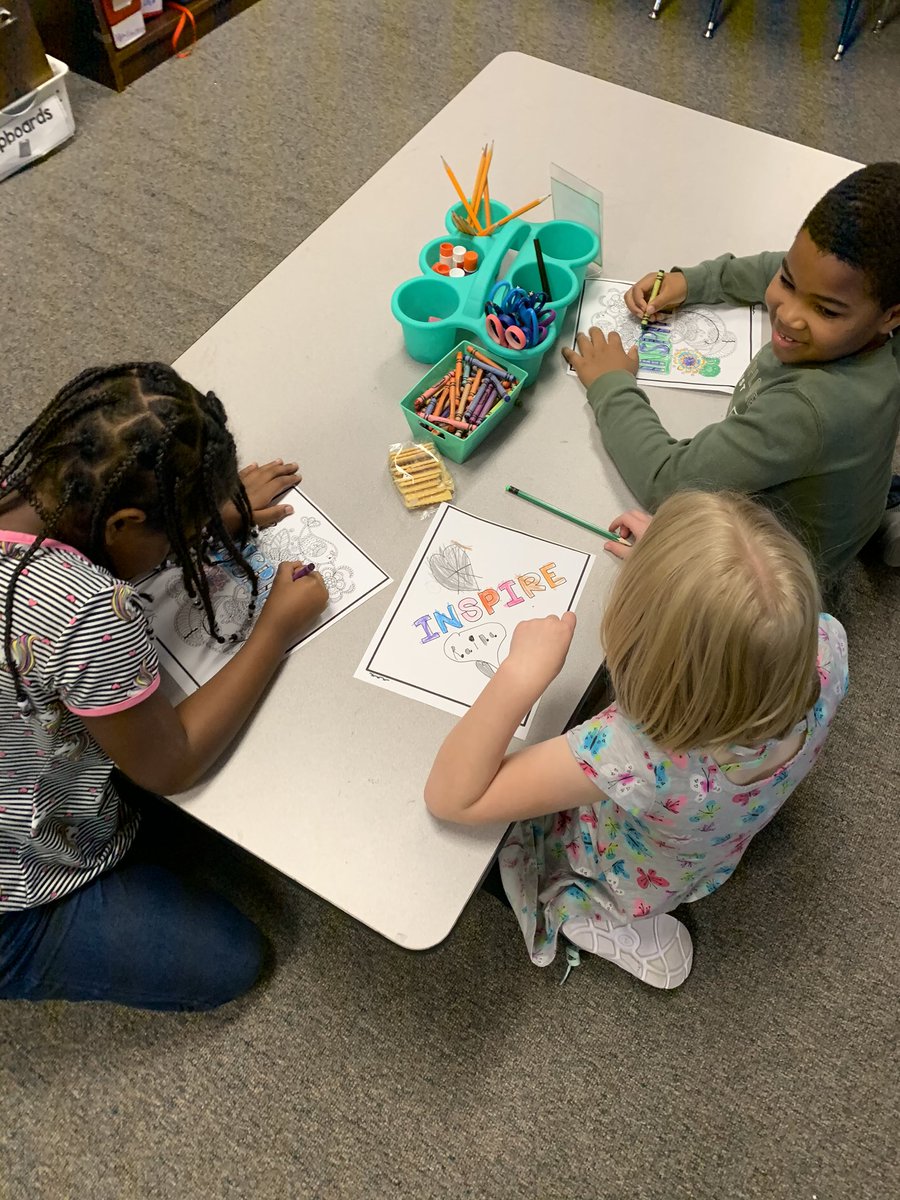 lizbooks99's tweet photo. Making notes and letters for those that inspire us. @LaVonnaRoth #shinetastic #happiestschoolincobb @mccallprimary1 https://t.co/7LuiLhs20R