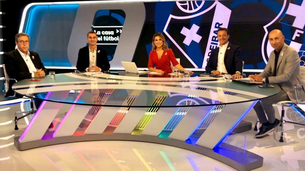 Ya hemos comenzado el análisis de la jornada en #LaCasadelFútbol, pero hoy con protagonismo especial para el #DíaMundialContraelCáncerdeMama

Todo mi apoyo para las mujeres que están luchando contra esta enfermedad.